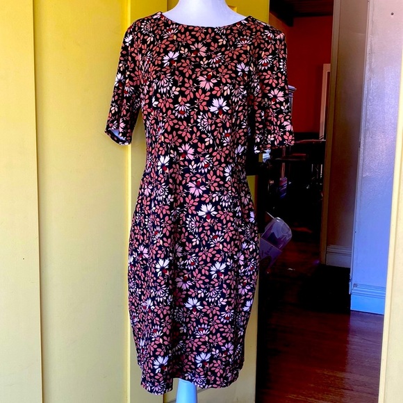 LANDS’ END Size 12P Stretchy Sheath Dress BROWN BLACK CREAM FLORAL EUC - Picture 1 of 13